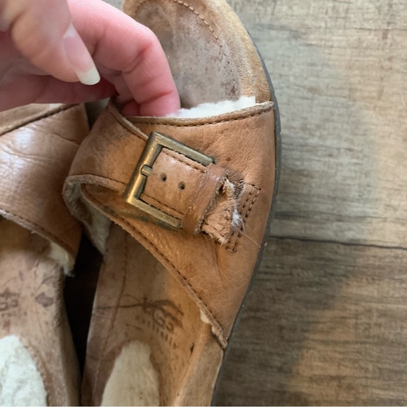 UGG buckle top leather sandal - Picture 3 of 7